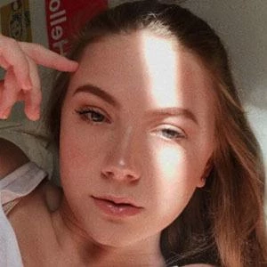 Lovely Anna - Wiki, Family, Bio, Birthdate, Networth & More