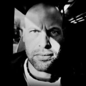 Benjamin Lowy - Family, Bio, Birthday, Family, Income & More