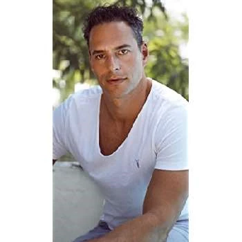 Lucas Akoskin Biography