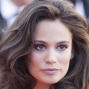 Lucie Lucas - Age, WIki, Birthday, Family, Networth & More