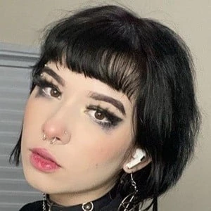 Luh Setra - Age, Wiki, Birthdate, Bio, Networth, Family & More