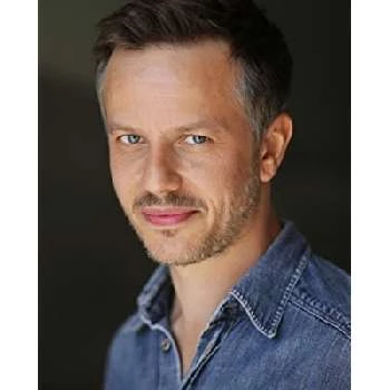 Luke de Woolfson Biography