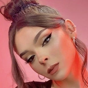 Samantha Lux Biography