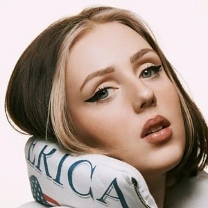 Esther Luxey - Family, Bio, Wiki, Dat of Birth, Networth & More