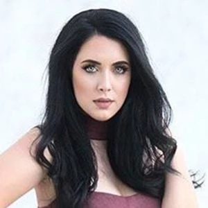 Holly Luyah Biography