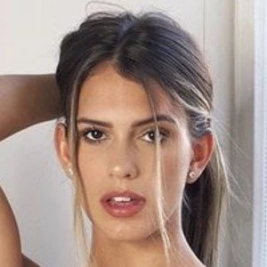 Betsy Álvarez - Age, Height, Birthdate, Family, Wiki & More