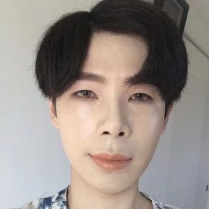 Phat Ly - Adderess, Bio, Birthdate, Family, Wiki & More