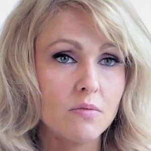 Jennifer Lyon - Height, Bio, Wiki, Family, Birthplace, Networth & More