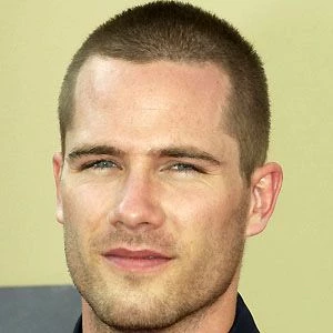 Luke MacFarlane Biography