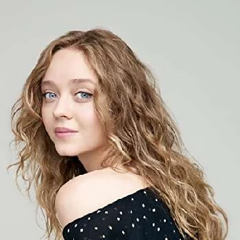 Madeleine Arthur - Birthday, Bio, Wiki, Family, Networth & More