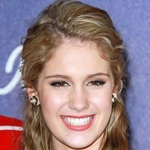 Shannon Magrane - Age, Height, Birthdate, Family, Wiki & More