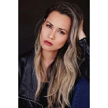 Mai Linh - Age, Bio, Birthdate, Family, Networth & More