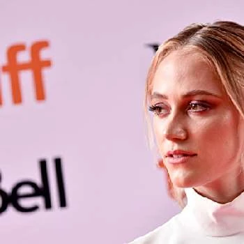Maika Monroe - Height, Bio, Wiki, Family, Birthplace, Networth & More