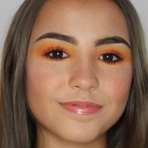 Zoë Apple - Networth, Bio, Wiki, Family, Birthday, Networth & More