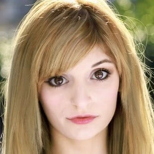 Jacqueline Mannering - Family, Bio, Birthday, Family, Income & More