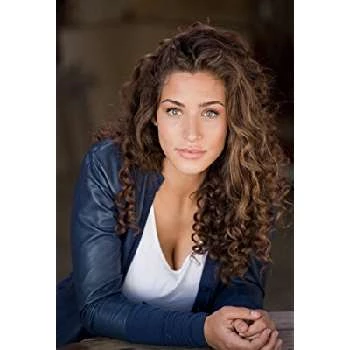 Manon Azem Biography