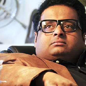 Manu Kumaran - Family, Bio, Birthday, Family, Income & More