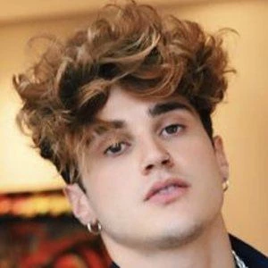 Alex Mapeli Biography