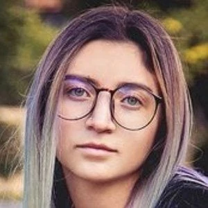 Mapusa - Family, Bio, Birthday, Family, Income & More