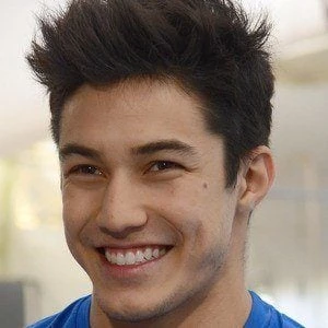 Arthur Mariano Biography