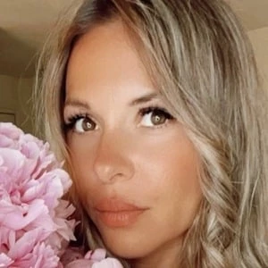 Albina Mart - Family, Bio, Birthdate,Age, Networth , Wiki& More