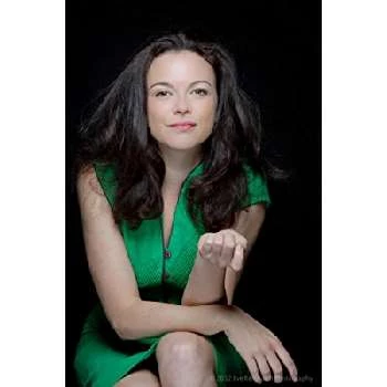 Mary Kate Schellhardt - Age, Bio, Birthdate, Family, Networth & More