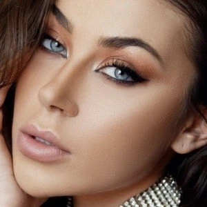 Masha Diduk Biography