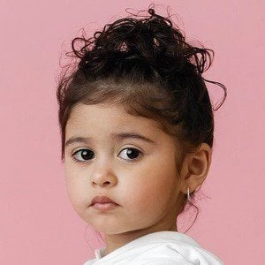 Elle McBroom Biography
