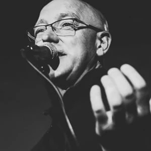 Tony McCarroll - Family, Bio, Birthday, Family, Income & More