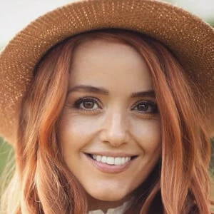 Stephanie McKeon - Adderess, Bio, Birthdate, Family, Wiki & More