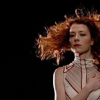 Melissa Auf der Maur - Income, Birthday, Family, Bio, Networth & More