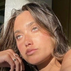 Hannah Meloche Biography