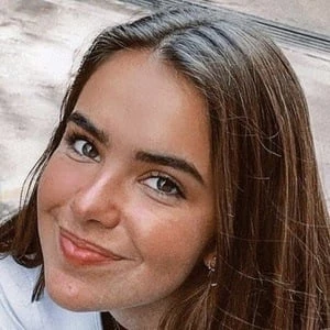 Estefi Merelles - Birthplace, Bio, Wiki, Birthday, Family, Networth & More