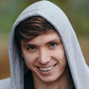 Tom Merrick - Family, Bio, Birthday, Family, Income & More