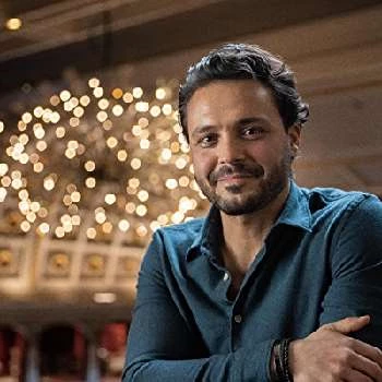 Mike Gomes Biography