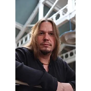 Mike Le Han Biography