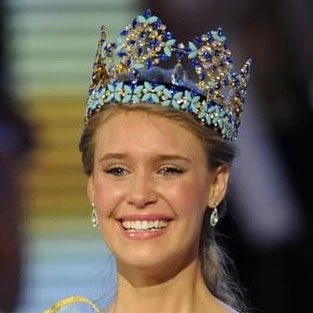 Alexandria Mills - Age, Bio, Birthdate, Family, Networth & More