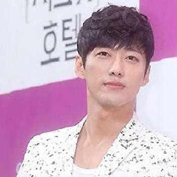 Min Namkoong Biography