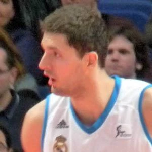 Nikola Mirotic Biography