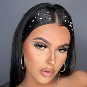 misscallyh - Profession, Biography, Birthdate, Family, Wiki & More