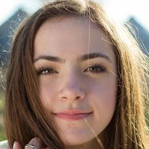 Emily Mitchell - Birthplace, Bio, Wiki, Birthday, Family, Networth & More