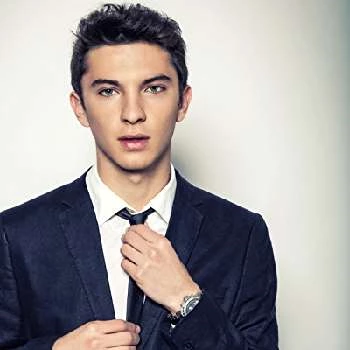 Mitchell Scott - Age, Bio, Birthdate, Family, Networth & More