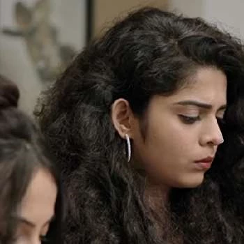 Mithila Palkar - Wiki, Bio, Birthdate, Networth, Family & More