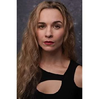 Moli Hall - Wiki, Family, Bio, Birthdate, Networth & More