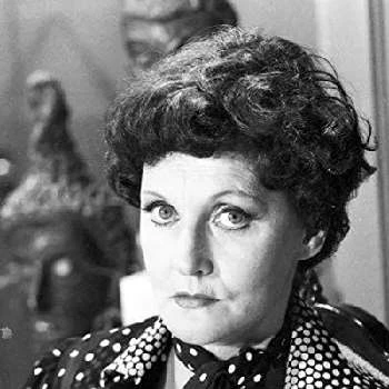 Monah Delacy - Age, Bio, Birthdate, Family, Networth & More