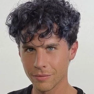 Eric Mondo - Income, Birthday, Family, Bio, Networth & More