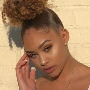 Amelia Monet Biography