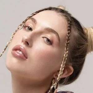 Elli Moore - Biography, Birthday, Wiki, Family, Networth & More