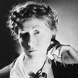 Marianne Moore Biography