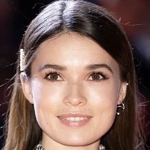 Zoe Moore - Bio, Networth, Family, Age, Birthdate & More